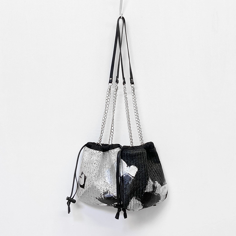 padded drawstring bag